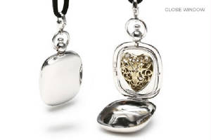 silveraromanecklace.jpg